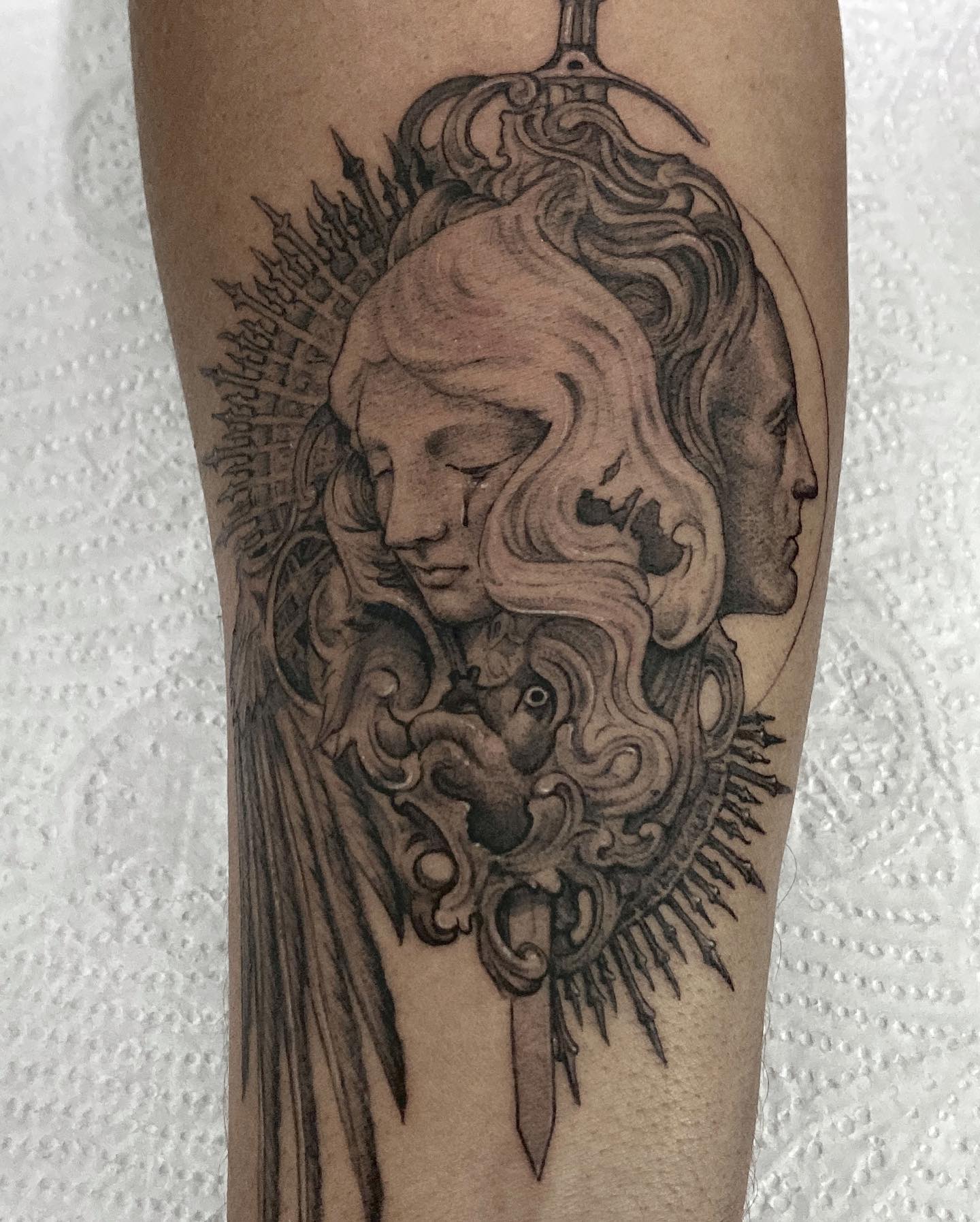 Aquí amamos los detalles 🎨
➡️D E S L I Z A  sabemos que te encantara tanto este resultado como a nosotros 🫠
Artista @seb