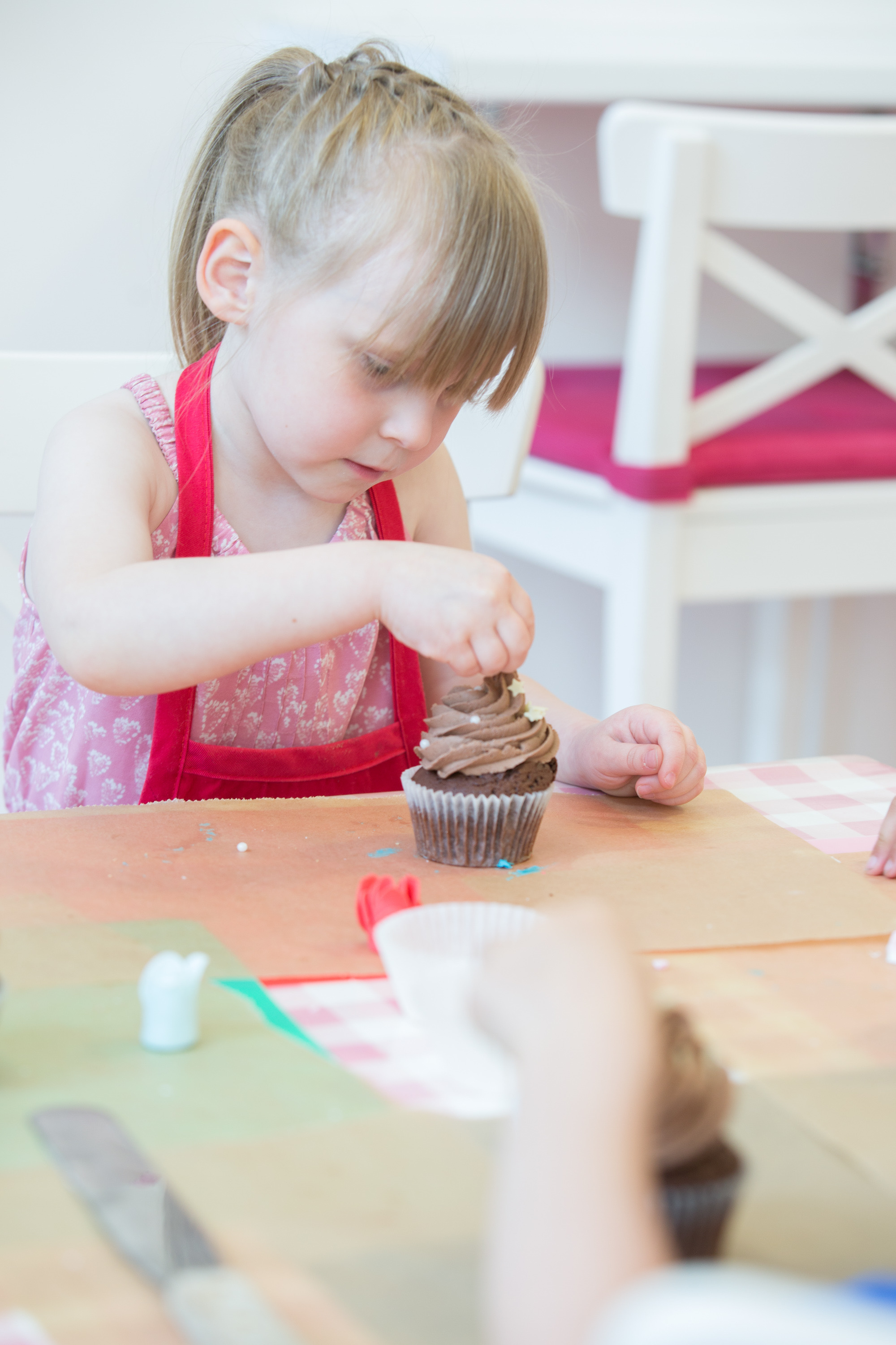 Kids Cupcake Decorating Parties  thumbnail