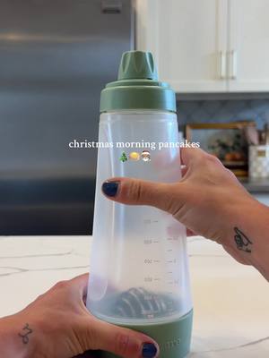 Make christmas morning pancakes with me 🎅🏽🎄🥞 #christmasbreakfast #holidaymeal #breakfastidea #asmrbaking #christmas2025 