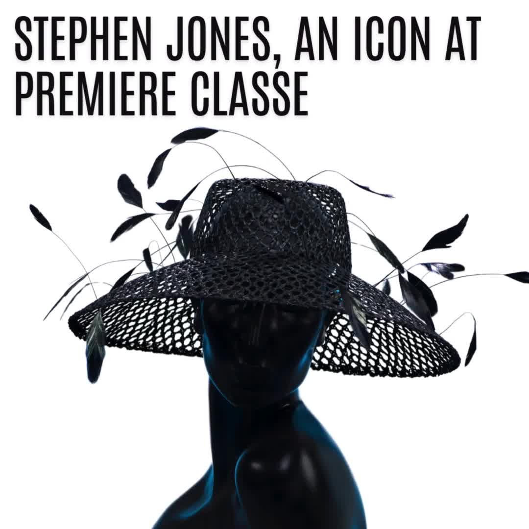 STEPHEN JONES, AN ICON AT PREMIERE CLASSE
Stephen Jones, the maestro of millinery, returns to Premiere Classe with his F