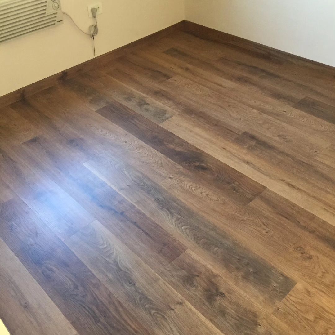 Pisos vinilicos símil madera, waterproof, alto transito y de rápida instalación. Que más podes pedir???? 
💣💣💣

#vinilico
