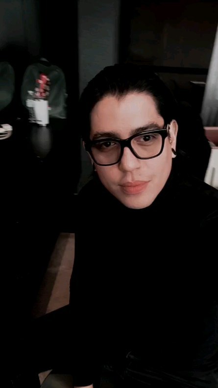 😅🤠⛈️ amo los días así de grises y lluviosos 🩶🖤
.
.
.
.
.
.
.
.
.
.
.
#plastikovelazquez #lifeinblack #darkness #darkgrun