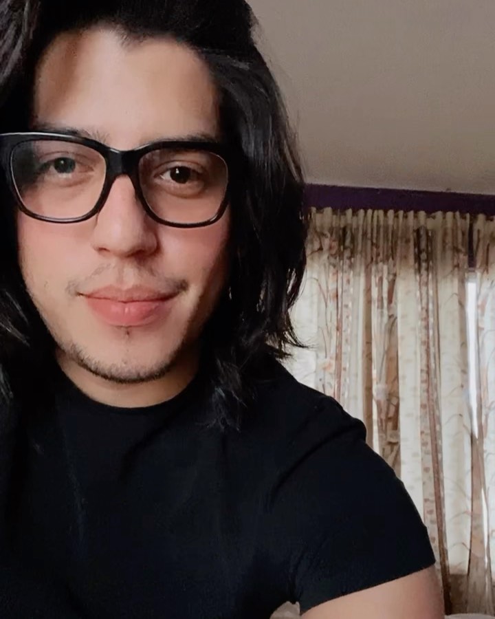 🖤
.
.
.
.
.
.
.
.
.
.
.

#grungeboys #indieboy #darkboy #eboy #prettyboys #cuteboy #longhair #longhairmen #boylonghair #