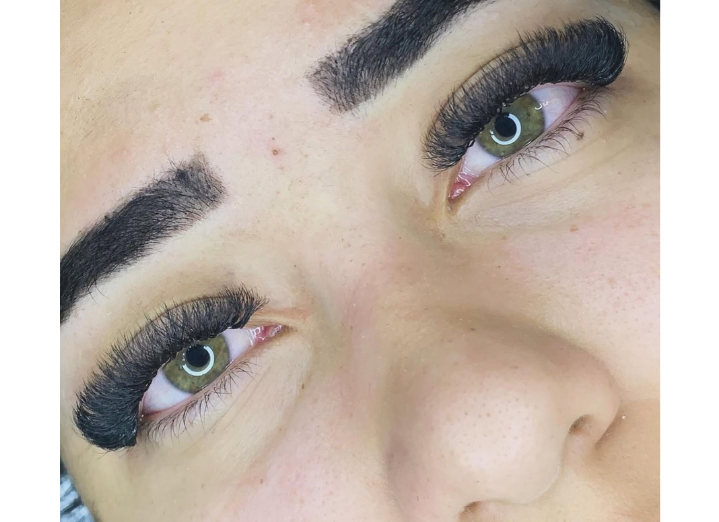 Extensão de Cílios Volume Mega Egípcio thumbnail