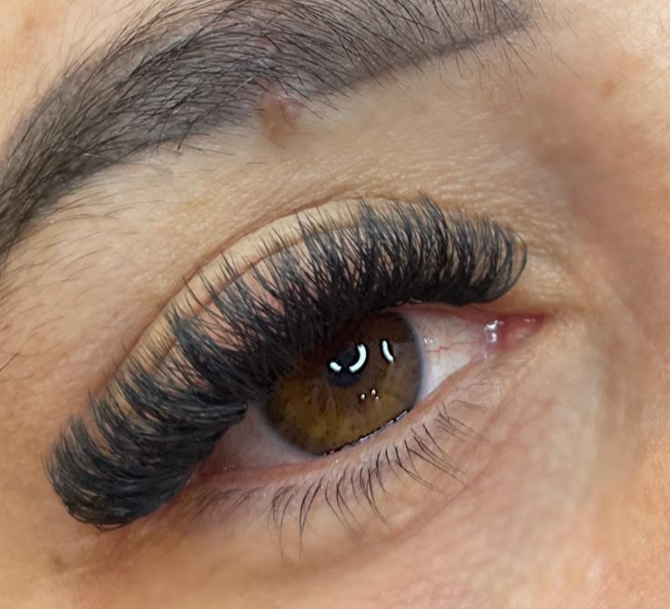 Extensão de Cílios Volume Mega Brasileiro  thumbnail