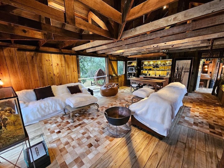 Airbnb | Casa Celeiro - Até 4 hóspedes thumbnail
