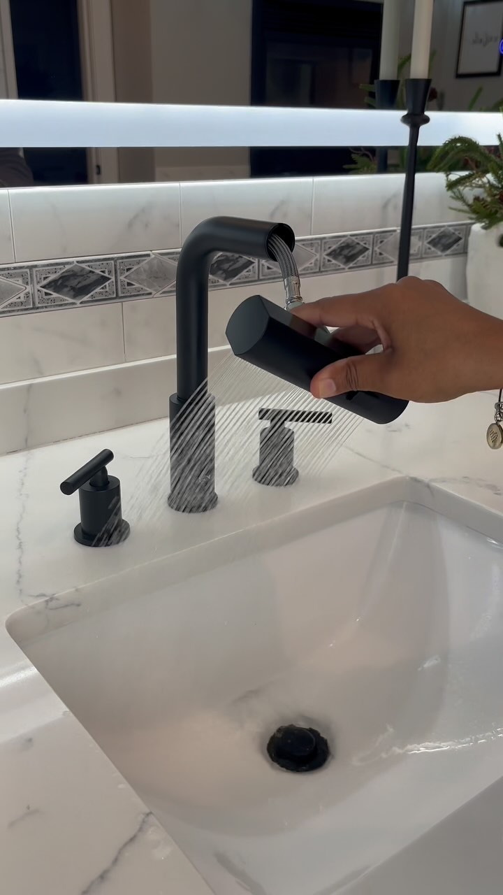 @leftonsanitary Grifo de baño extraíble y con cascada de uso generalizado con pantalla de temperatura. 
- Estilo BFWS240