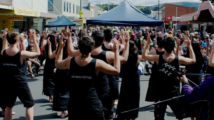 The very popular @southdstreetfestival is only a month away! They're looking for volunteers, performers and stall holder