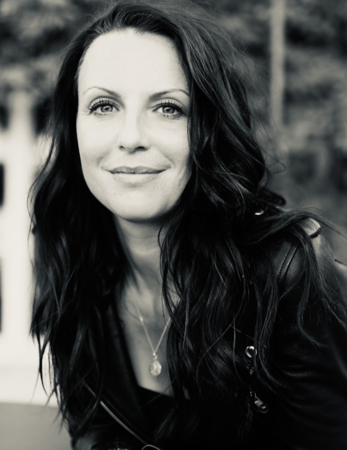 A propos d’Emmanuelle Cabot  thumbnail