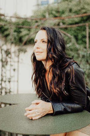 A propos d’Emmanuelle Cabot  thumbnail