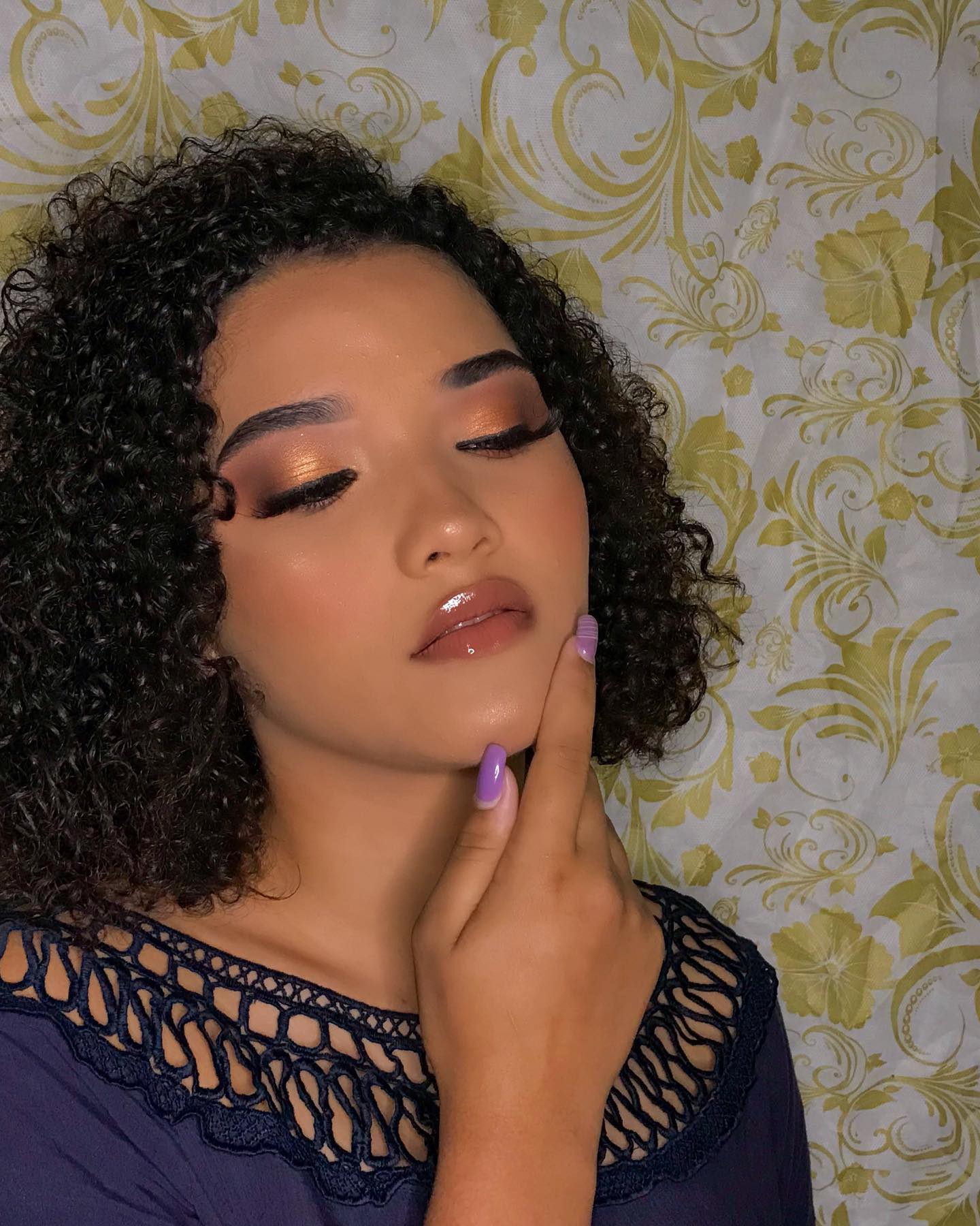 Técnica smoke glam 😍 Estou apaixonada nessa produção (pessoalmente ficou muito mais linda)❤️❤️
A modelo costumava usar b