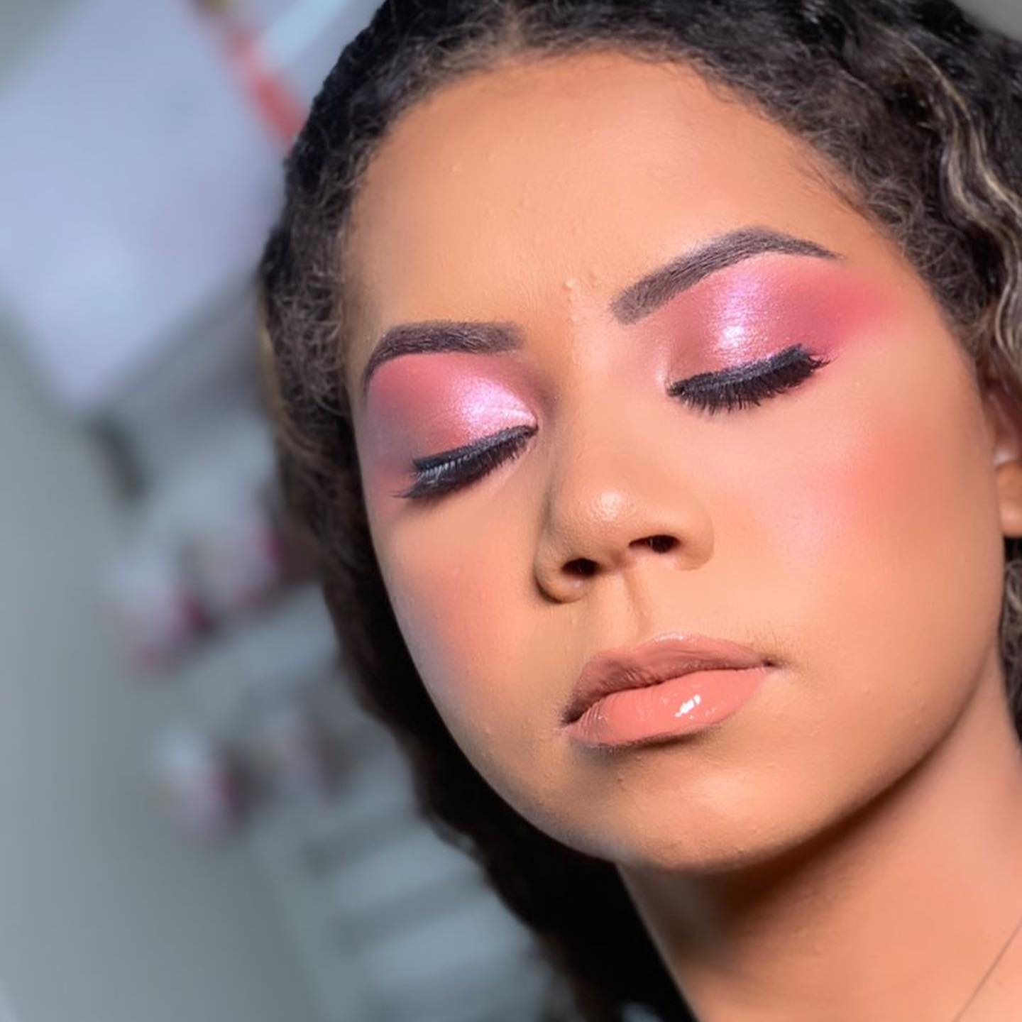 Esfumado clássico (romântico) 🌺😍

Perfeitaaaa esta técnica para as fãs de uma make mais delicada. Lembrando que para uma