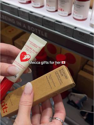 Boys, not sure what to get her for Valentine’s Day? You can’t go wrong with these gifts from @MECCA❣️Explore this wishli