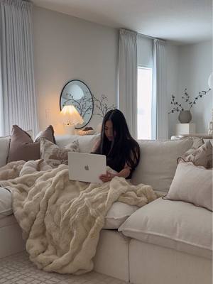 Elevate your space w this faux blanket🐻🧦☁️| Link in my bio Amazon Store front ( Find it in my Fall Decor & More folder) 