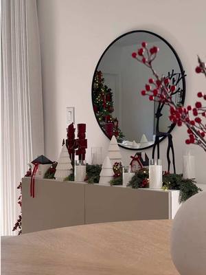 Console Xmas decor 2025🎅🏼♥️| Links in my Bio Amazon Storefront & LTK🔗 — Bringing a classic Christmas feel to my console 