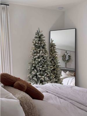 Cozy christmas dream🧸❄️☃️| Links in my bio Amazon Storefront & LTK🔗 The 6.5’ King Flock Slim Christmas Tree with warm wh