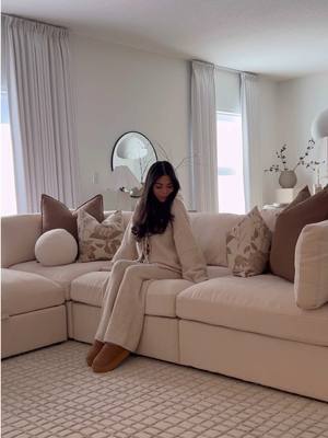 This sofa is everything — modern, comfy & so versatile🛋️☁️🧸| Link in my bio LTK🔗 Color: Cream Chenille🤎✨ The Bella Colle
