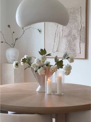 Spring centerpiece inspo🌼🩵🌱— Links in my bio Amazon Store front & LTK🔗 #springdecor #springtabledecor #springdecorating 