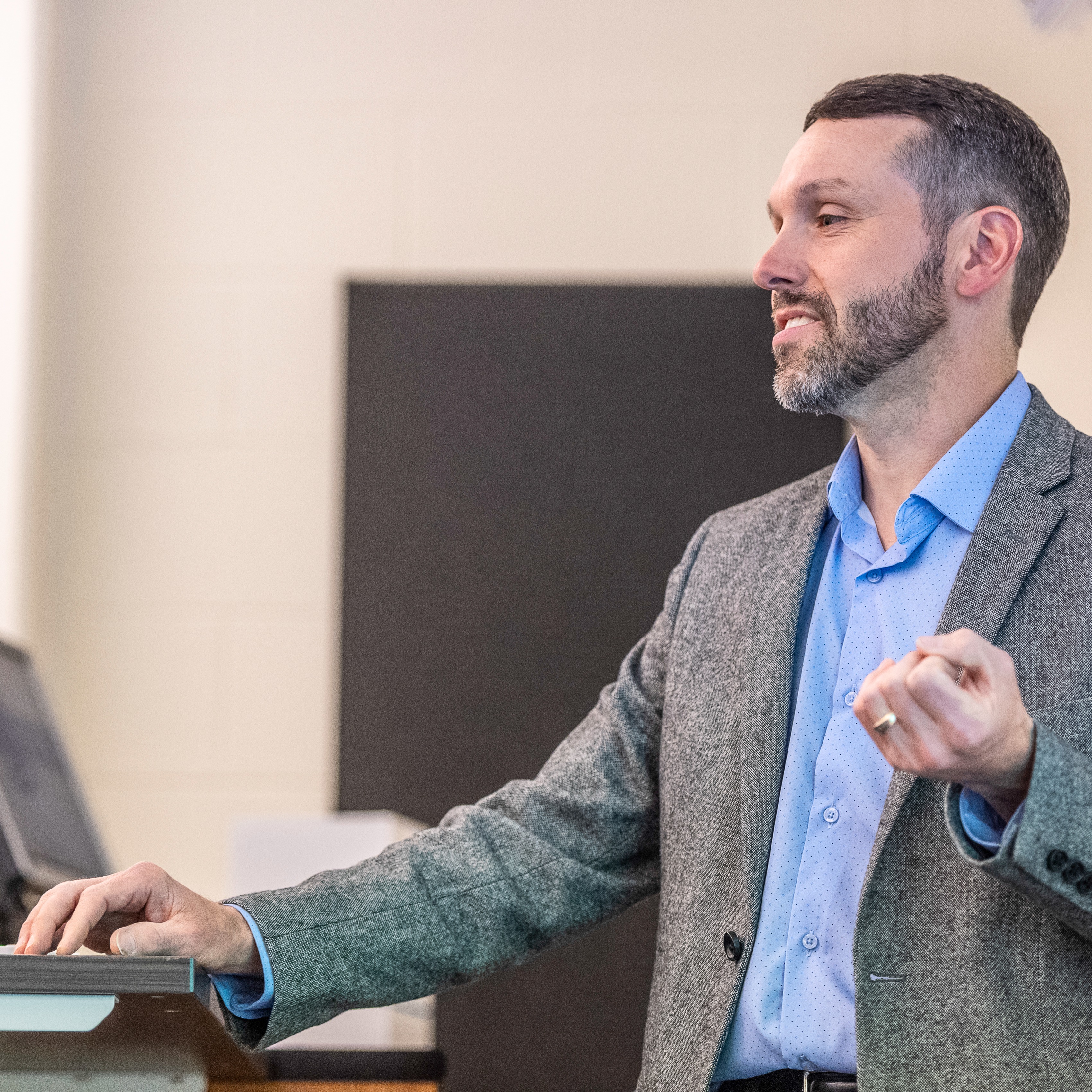 FACULTY & STAFF thumbnail