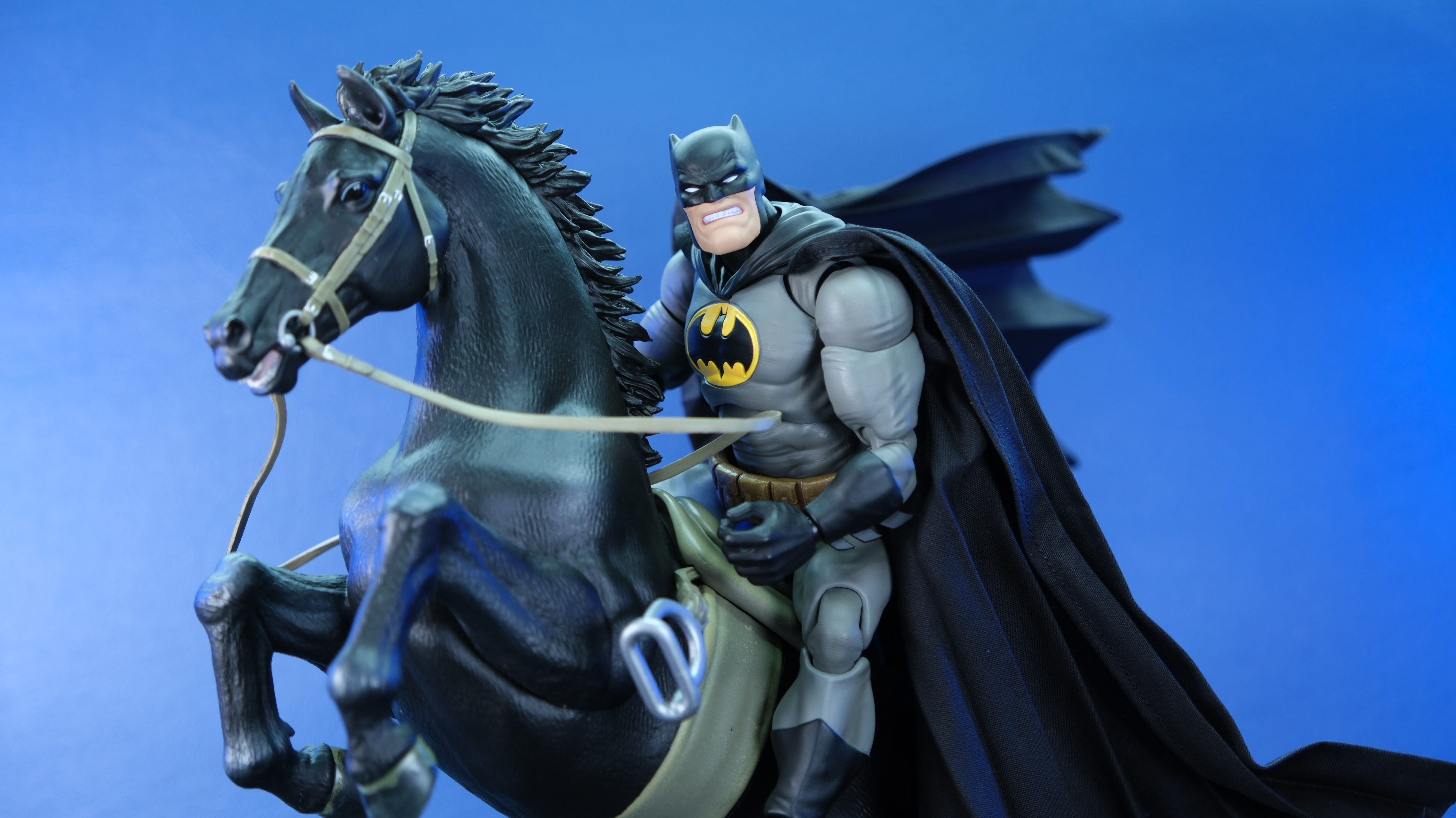 Toy Review: Batman and Horse Mafex thumbnail