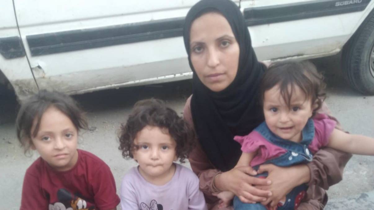 Save Yasmine and her 3 young daughters in Gaza thumbnail