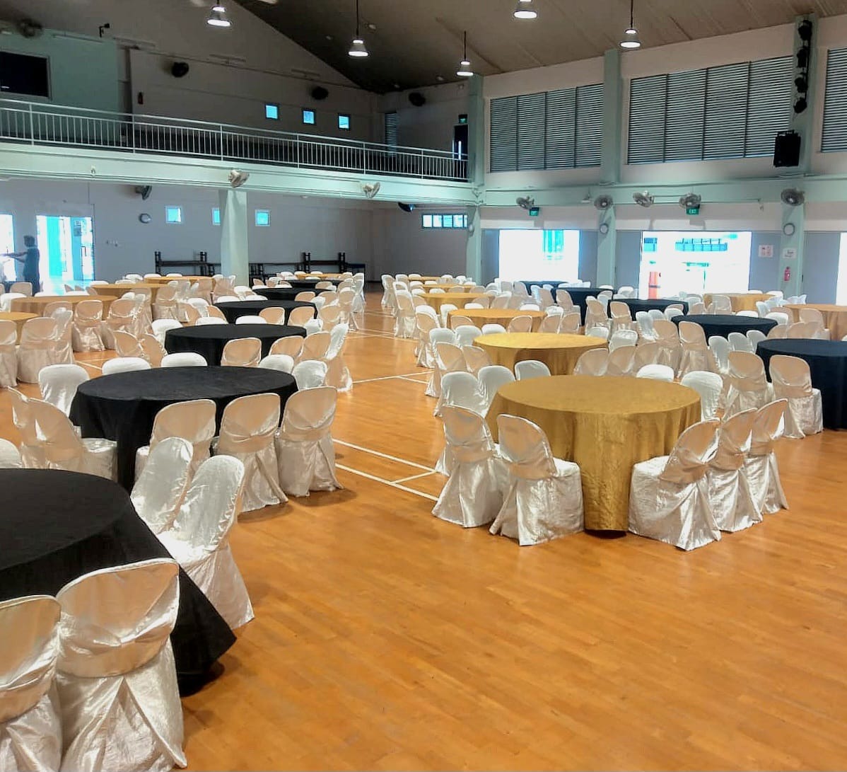 Tables and linens thumbnail