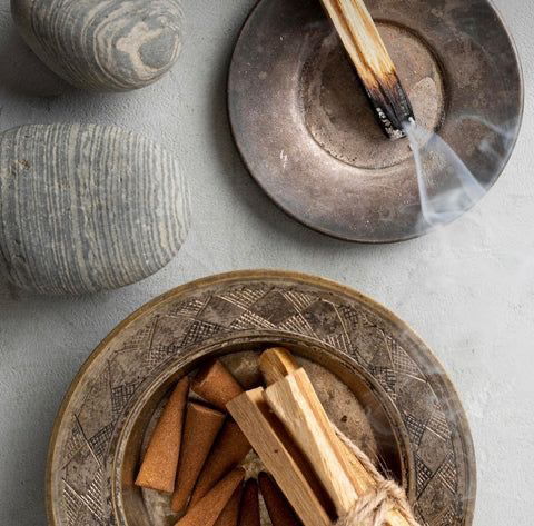 The smoke of Palo Santo carries away negative energies, much like the frequencies in our sound healing sessions clear th
