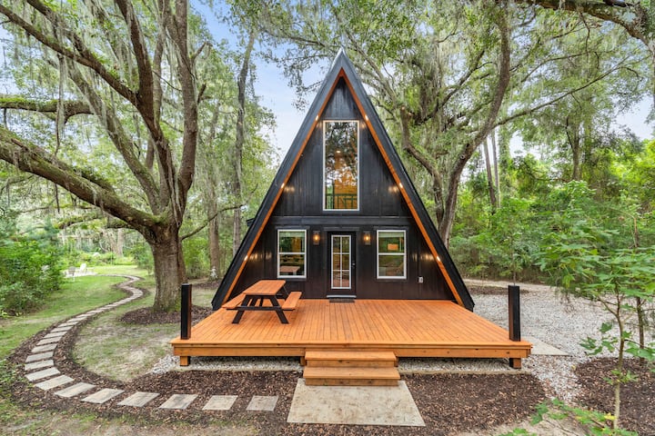 Cabin in Ocala · 2 bedrooms · 2 beds · 1 bath thumbnail