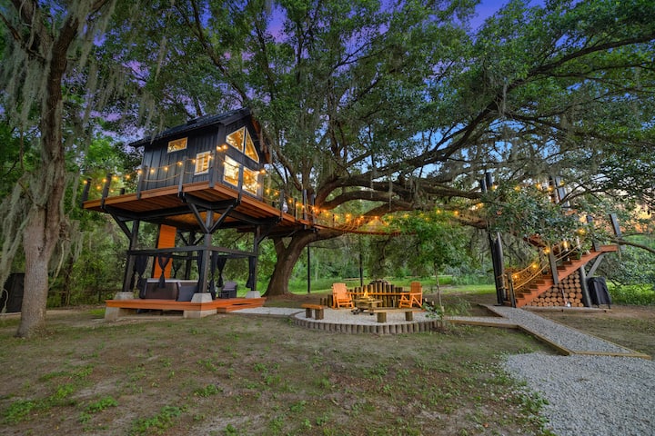 Treehouse in Ocala · 1 bedroom · 1 bed · 1 bath thumbnail