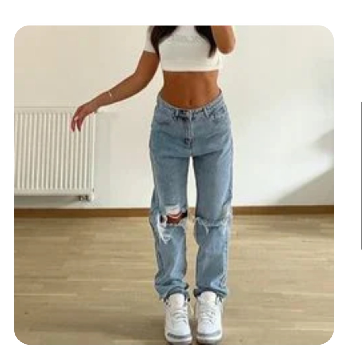 Ripped jeans thumbnail