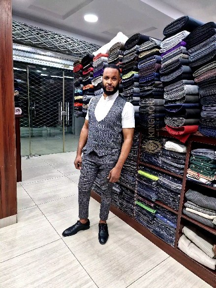 Italian Luxury 💯💯
Waistcoat 😍😍😍😍
🔥🔥🔥🔥🔥
FABRIC :
100% Italian Pura lana vergine extra fine Fabric

All outfits available 