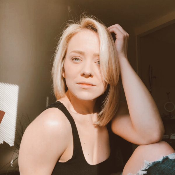 Ariel Kelly — Bio Site