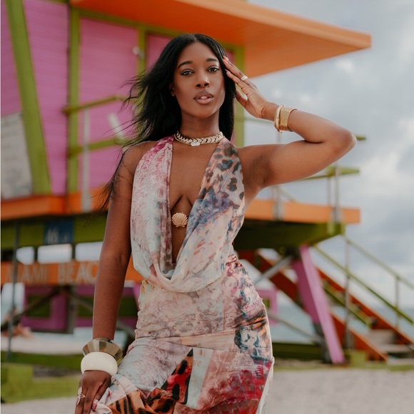 POSHMARK CLOSET thumbnail