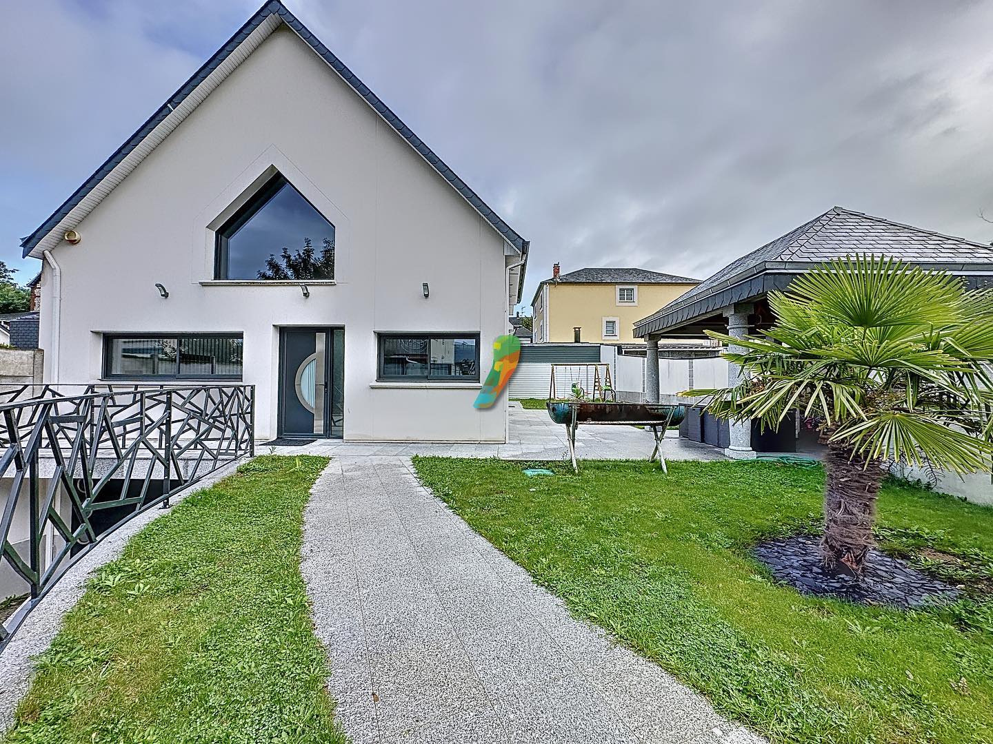 GRANDIOSE 🤩

L'Artiste immobilier vous présente en exclusivité cette magnifique maison contemporaine de 2015 avec un spa