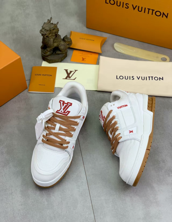 Louis Vuitton Sneakers thumbnail
