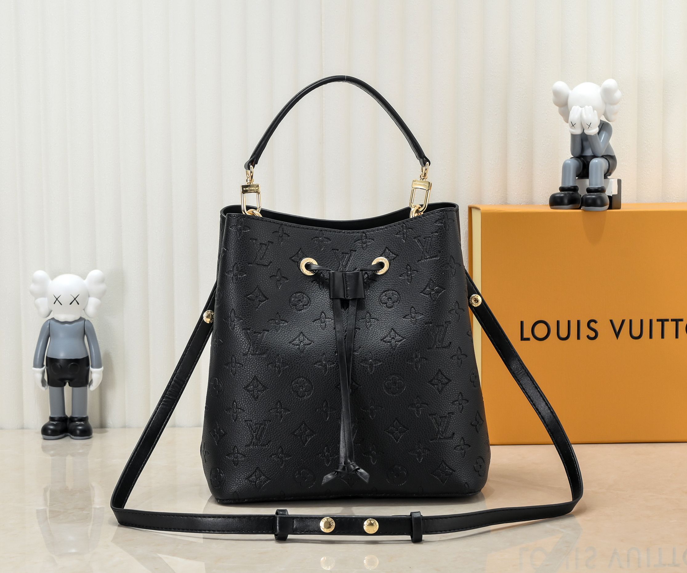 Louis Vuitton Bucket bag thumbnail
