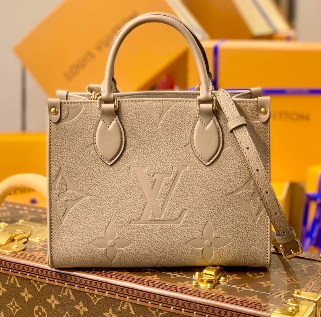 Louis Vuitton ONTHEGO Bag - DHgate thumbnail