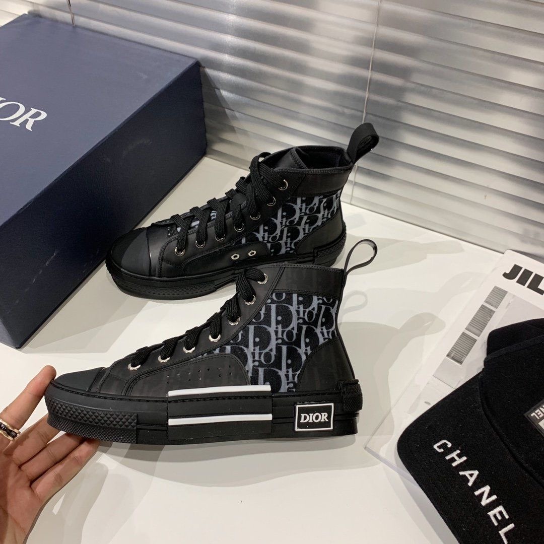 Dior Sneakers thumbnail