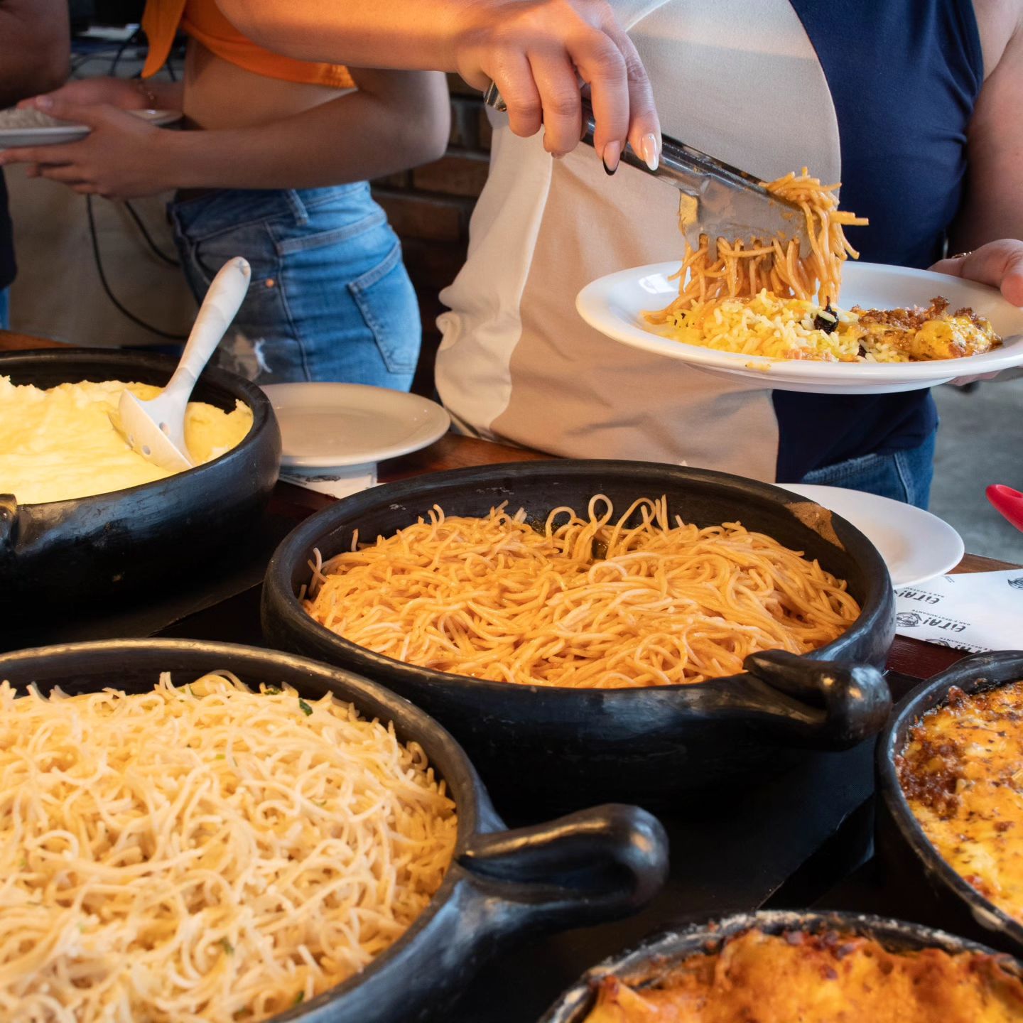 De sexta a domingo temos o buffet no kg, um cumê preparado pra tu encher o teu bicho da melhor forma! 🤤🍽️

Passa vontade