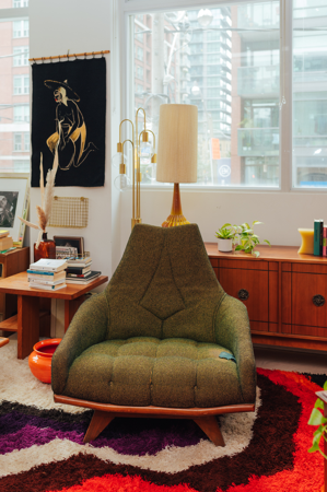 Sign Up for Early Access to Biweekly Vintage Drops thumbnail