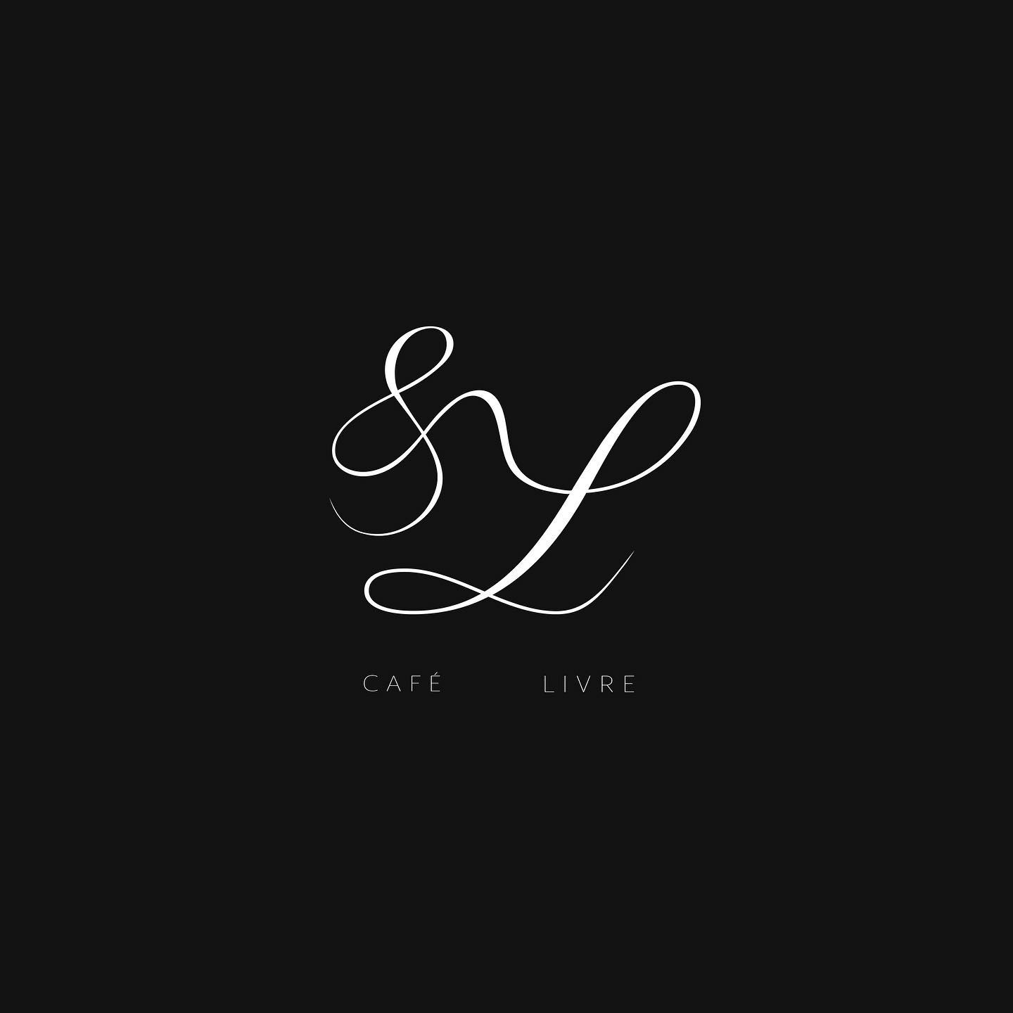 Voici le branding de Lire & Latté 📖, inspiré de la planche d’ambiance numéro 2.

Le design est un doux mélange de entre 