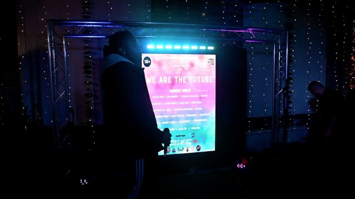 Sometimes I be hype, but most times I just be vibing ☝🏾❗️ Raw performance footage captured by: @kevinjbeatz 

First song