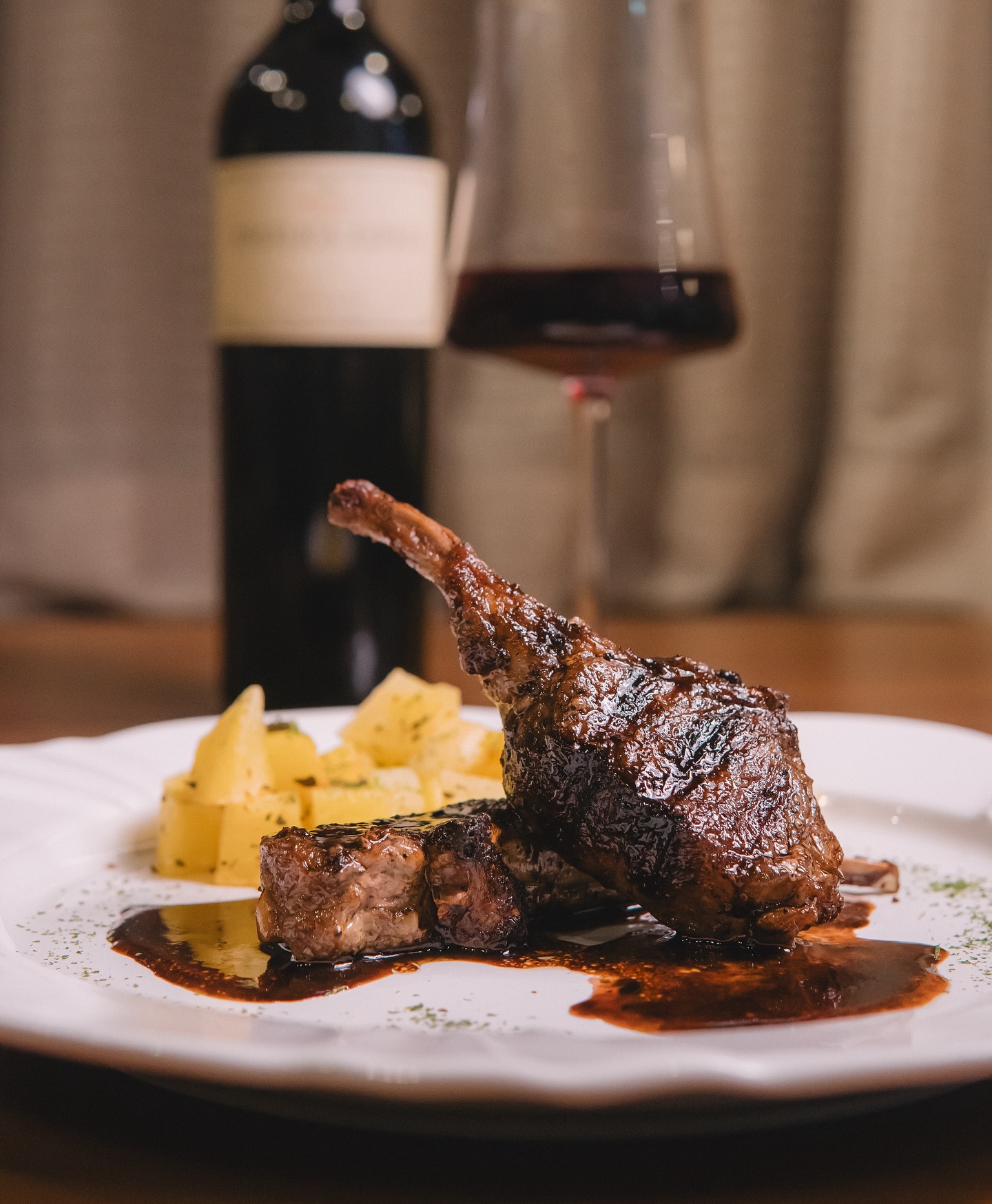 Sua jornada gastronômica começa aqui! 

Explore nosso cardápio inspirador, sinta a atmosfera acolhedora e deixe-nos guia