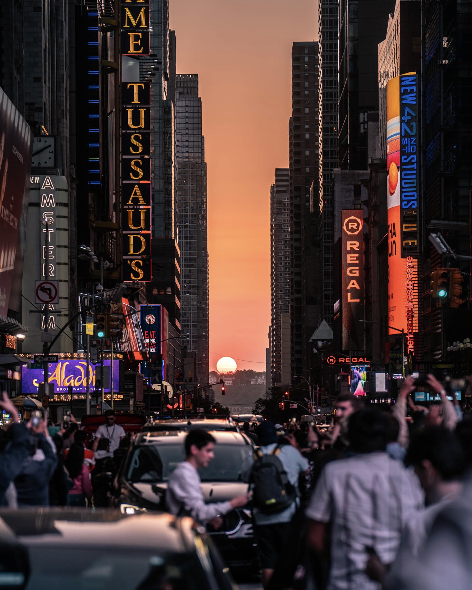 Manhattanhenge 2025: All You Need To Know thumbnail