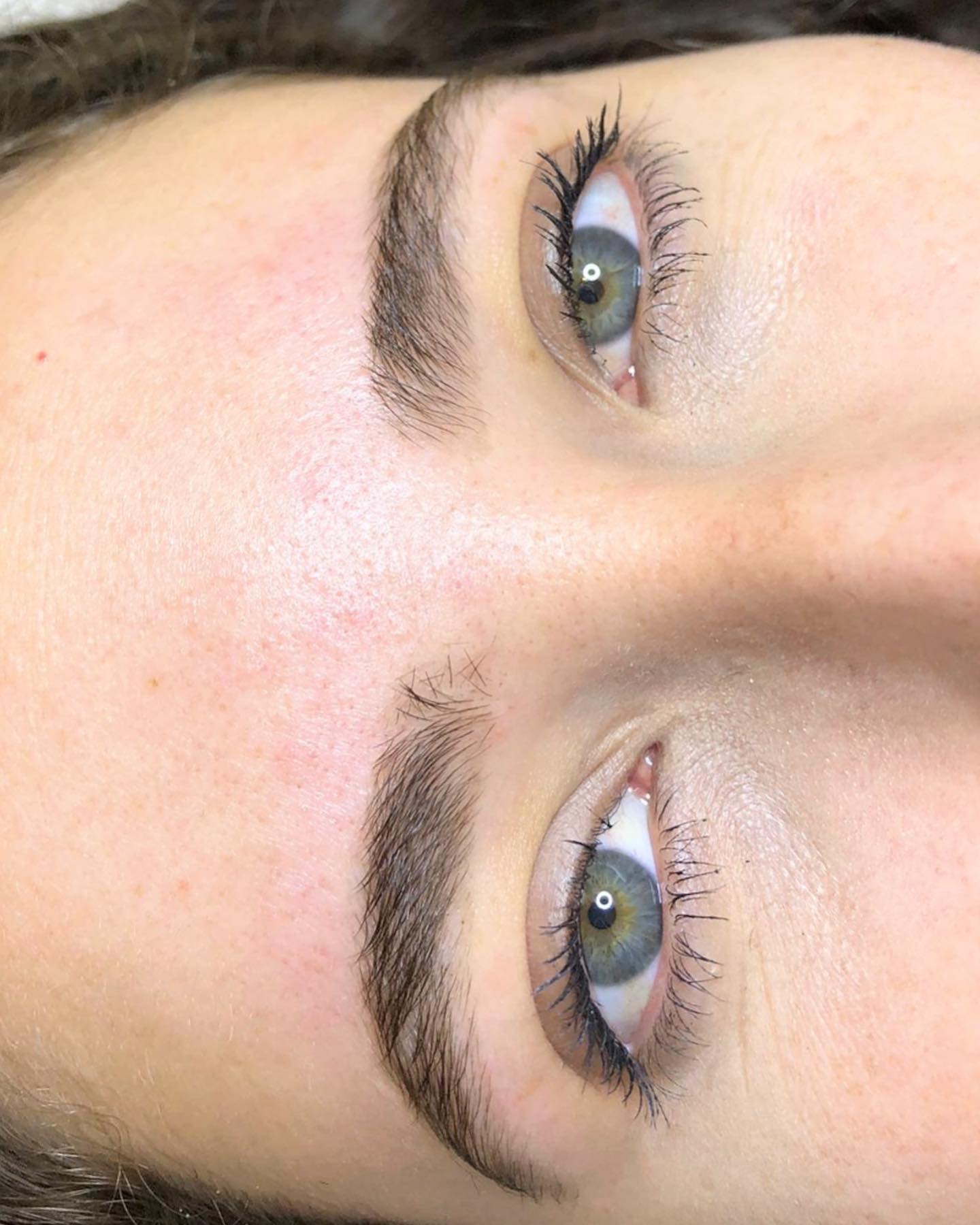 Sobrancelhas renovadas✨
Design personalizado para sobrancelhas que está em processo de reconstrução e finalizado com a t