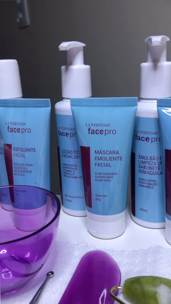 Hoje, trouxe um reels mostrando alguns passos de como é realizada uma limpeza de pele aqui no espaço, no vídeo estou uti