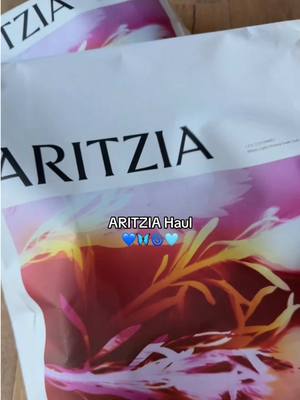 @Aritzia haul 🛒 a lot of cozy pieces ☁️ I will have these added to my LTK.  #aritziahaul #aritziafleece #aritziahoodie #