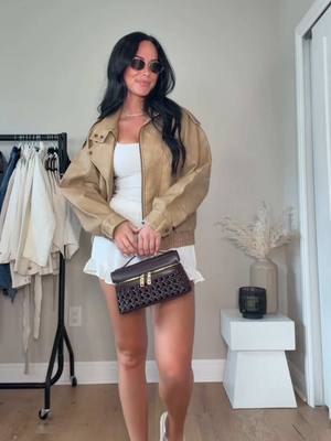 Neutrals are my go-to for spring lately so easy to mix & match and rewear in so many ways. This is one of those outfits 