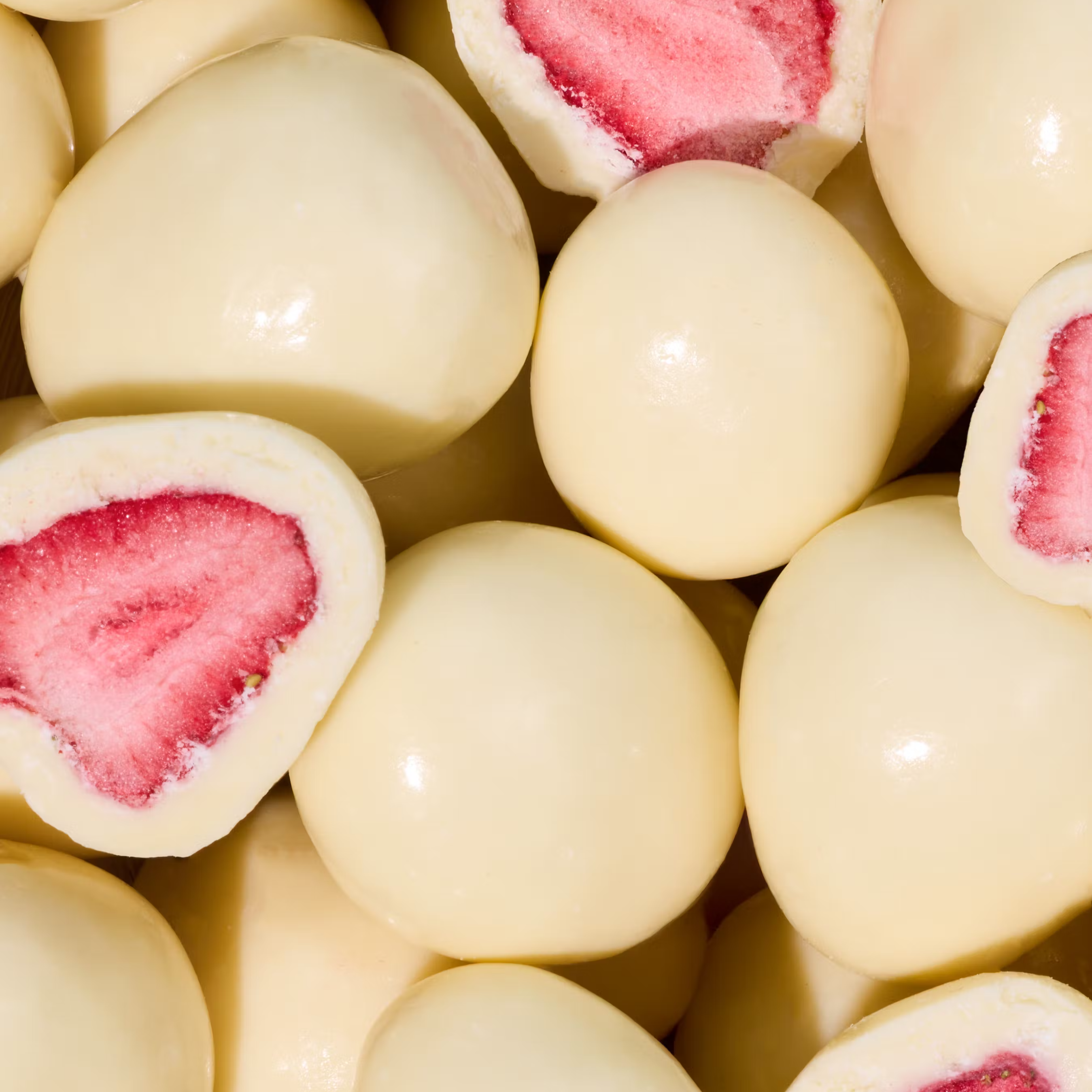 Gevriesdroogde aardbeien in witte chocolade 🍓 thumbnail