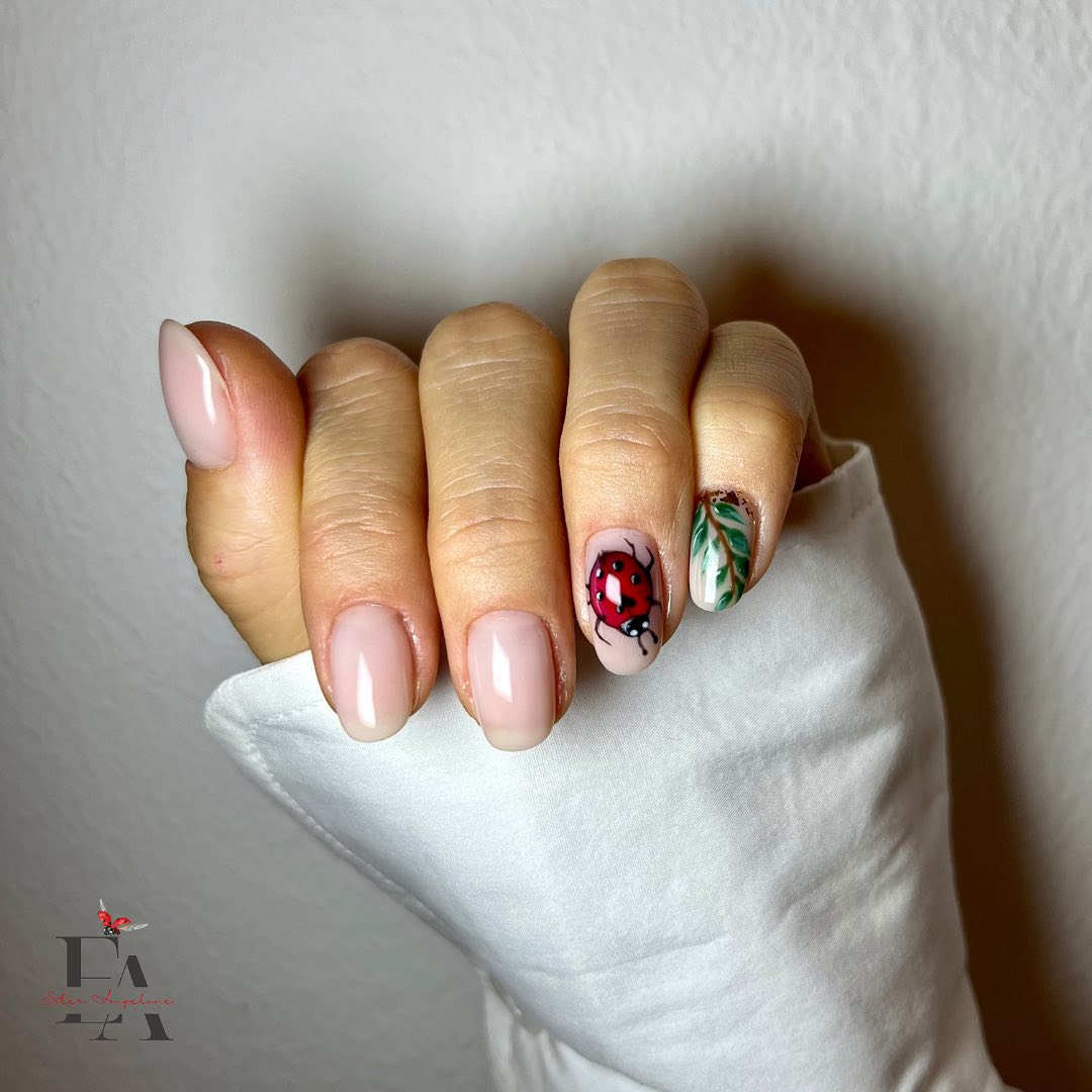 Vi mostro nel dettaglio la nail art realizzata sulla mia mano 🐞🍀

#nailartmilano #onicotecnicamilano #milano #nailsmilan